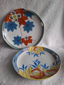 lot 2019 image: Japanese Hand-Painted Ceramic Serving Plates Set