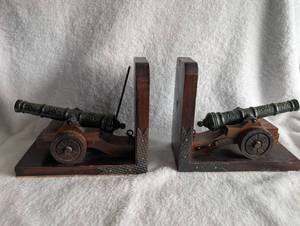 lot 2501 image: Decorative Metal Cannon Bookends - 2 ct