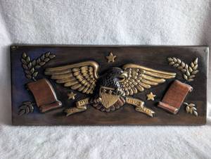 lot 2507 image: US Military Eagle Ceramic Wall Plaque with E Pluribus Unum Banner