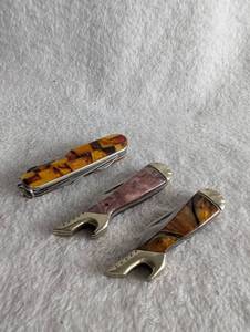 lot 2514 image: Multi-Tool Pocket Knives with Amber Handle Scales - 3 ct