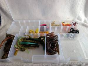 lot 2517 image: Fishing Lure Collection in Tackle Box - Lot 1