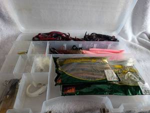 lot 2519 image: Fishing Tackle Box with Soft Plastic Lures and Worms - Lot 3