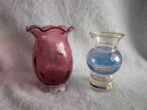 lot 3007 image: Small Colored Glass Vase Set - Pink and Blue Art Glass Collection