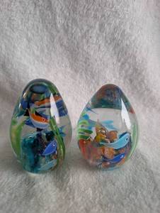 lot 3500 image: Glass Aquarium Paperweights with Colorful Fish Design - 2 ct