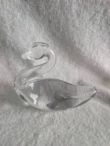 lot 3505 image: Clear Crystal Glass Swan Figurine
