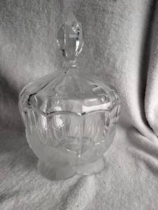 lot 3508 image: Crystal Glass Candy Dish with Rose Design&nbsp