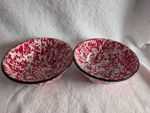 lot 4005 image: Red and White Spatterware Enamelware Bowls - 2 ct