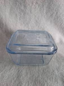 lot 4009 image: Clear Glass Refrigerator Storage Container with Embossed Decorative Pattern