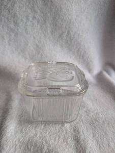 lot 4010 image: Clear Glass Refrigerator Dish with Lid Design