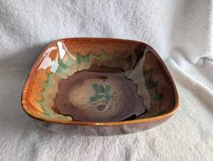 lot 4011 image: Dryden Pottery Ovenware Ceramic Serving Bowl
