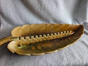 lot 4500 image: Maurice Ceramics California Pottery Leaf Shaped Ash Tray