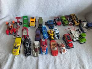 lot 5111 image: Mixed Lot of Die Cast Toy Vehicles Hot Wheels Matchbox Collection