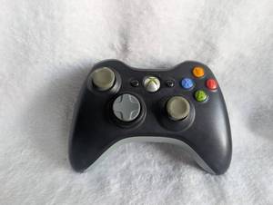 lot 5503 image: Xbox 360 Wireless Controller Black