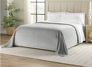 lot 33861 image: Members Mark Cloud Plush Blanket Soft Silver Fits Queen & King Beds