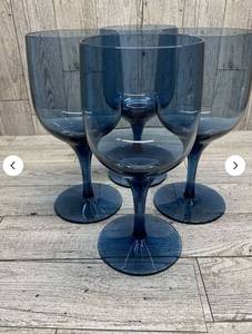 lot 39015 image: Beautiful Home Blue Wine Glasses Set of 4 (Stock Photo Different)