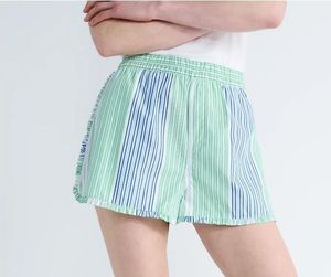 lot 41028 image: Free Assembly Womens and Womens Plus Ruffle Trim Cotton Poplin Shorts, Size 4-6, Small