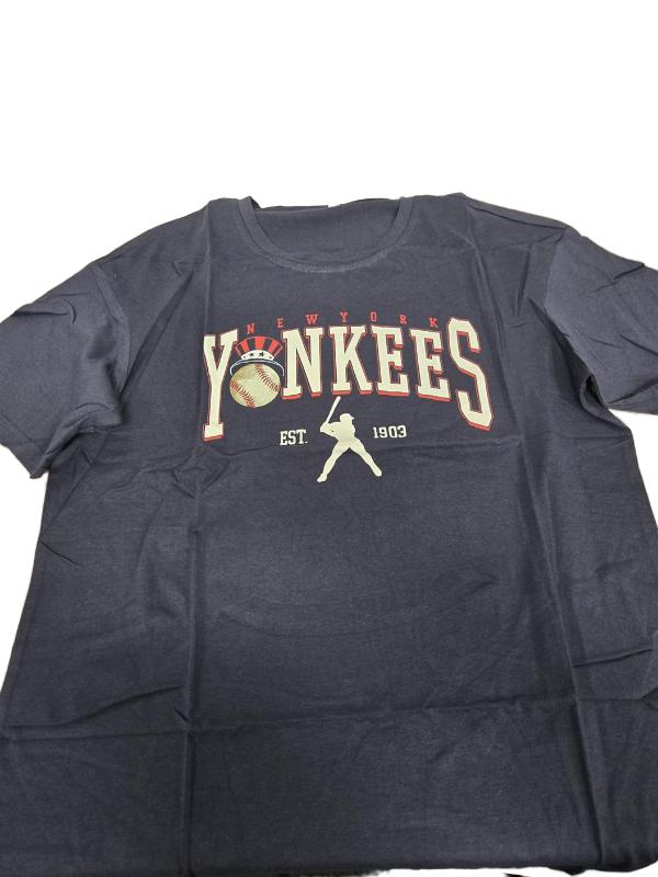 lot 38372 image: New York Yankees Short Sleeve T-Shirt Adult Unisex Size S
