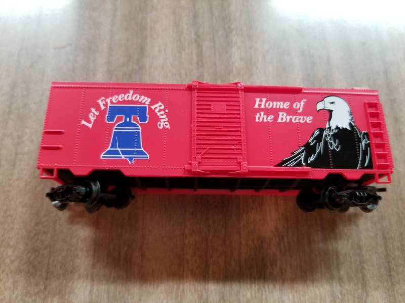 lot 7400 image: HO Scale Train Box Car Let Freedom Ring EAGLE Fully Functioning