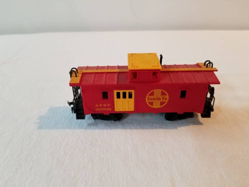 lot 7412 image: HO Scale Train Caboose ATSF Santa Fe Fully Functioning