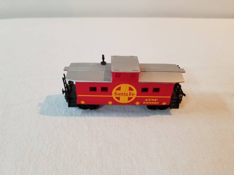lot 7419 image: HO Scale Train Caboose ATSF Santa Fe Fully Functioning