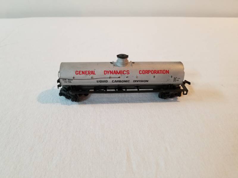 lot 7420 image: HO Scale Train Tanker Car General Dynamics Corp. Fully Functioning