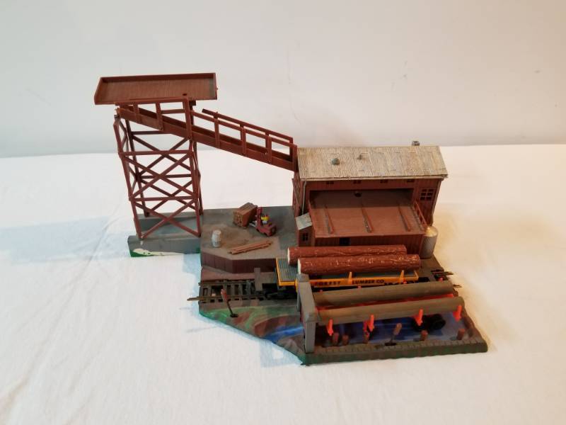lot 7425 image: HO Scale Train Forest Lumber Mill with Car and Logs Fully Functioning