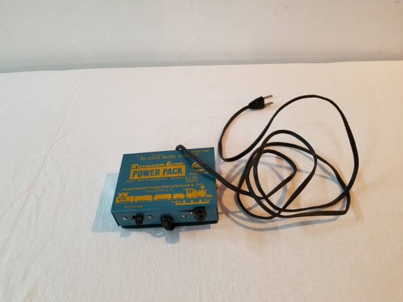 lot 7438 image: HO Scale Model Railroad Thunder Line Power Pack AHM Electric