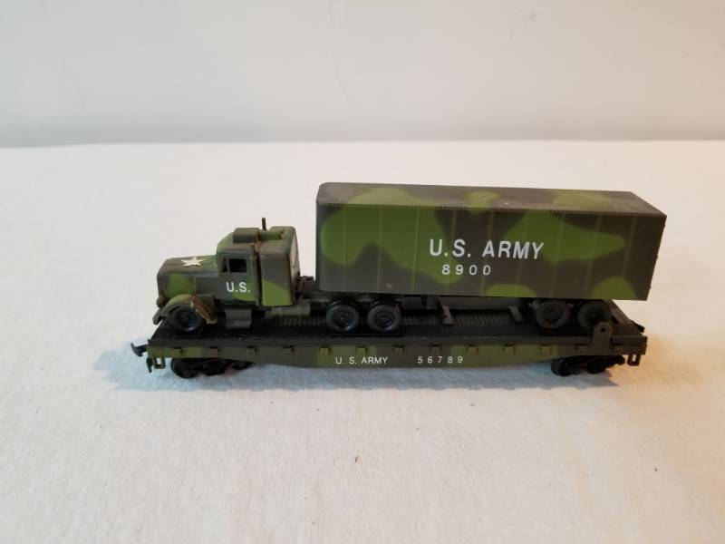 lot 7453 image: HO Scale Train Set US Army Flatbed Car Carrying Tractor Trailer Truck Fully Functioning