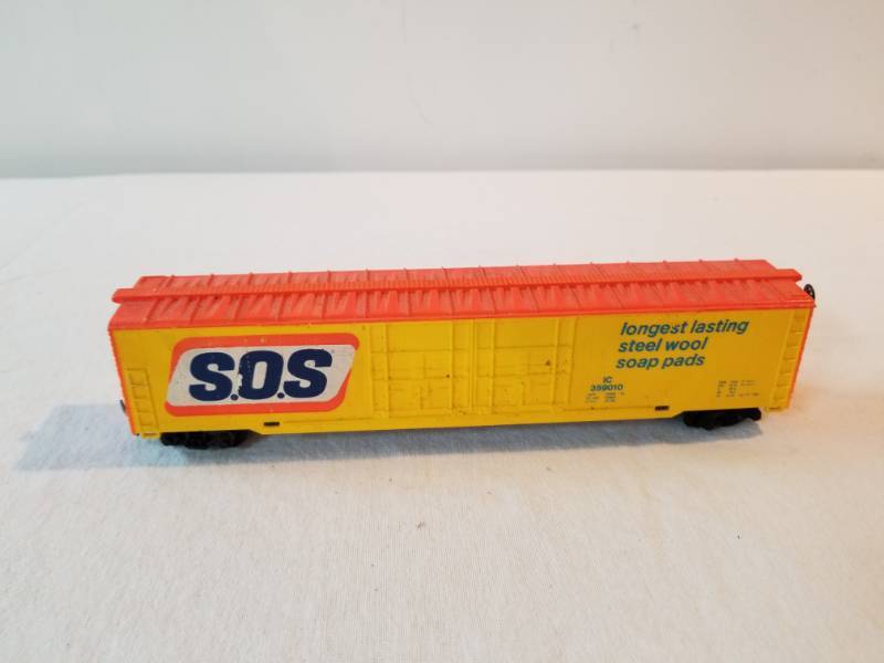 lot 7459 image: HO Scale Train Box Car S.O.S Fully Functioning