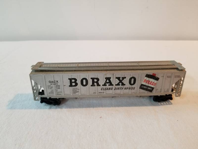 lot 7460 image: HO Scale Train Box Car Boraxo Fully Functioning