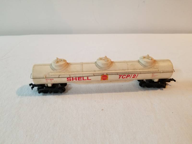 lot 7461 image: HO Scale Train Tanker Car Shell TCP 2 Fully Functioning