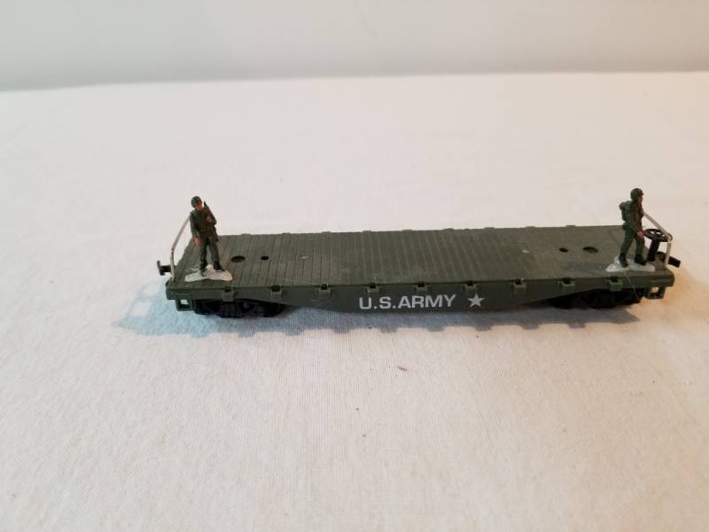 lot 7463 image: HO Scale Train Set Lowboy Flatbed Car with Two Army Men Fully Functioning