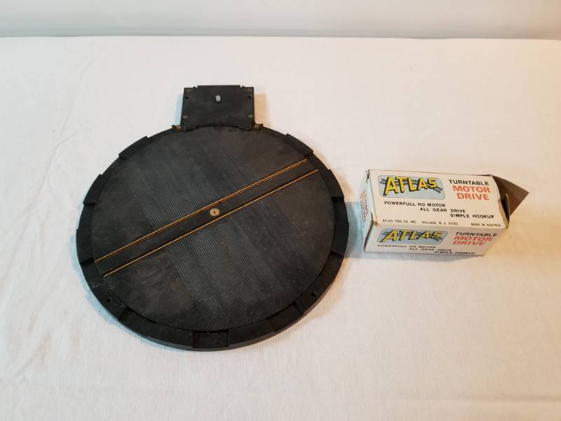 lot 7471 image: Turntable and Turntable Motor Drive