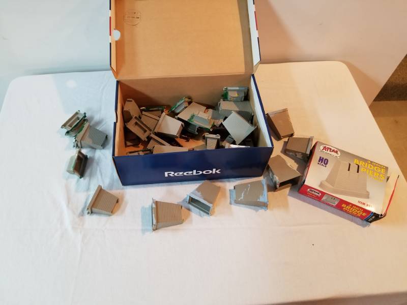 lot 7472 image: Lot of Bridge Piers