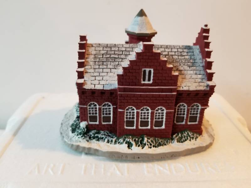 lot 7476 image: The Town Offices of Rockwells Main Street Collectible 1989