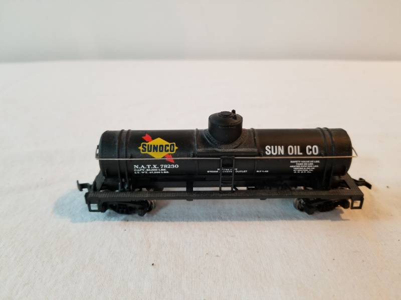 lot 7488 image: HO Scale Train Tanker Car Sunoco N.A.T.X. Fully Functioning