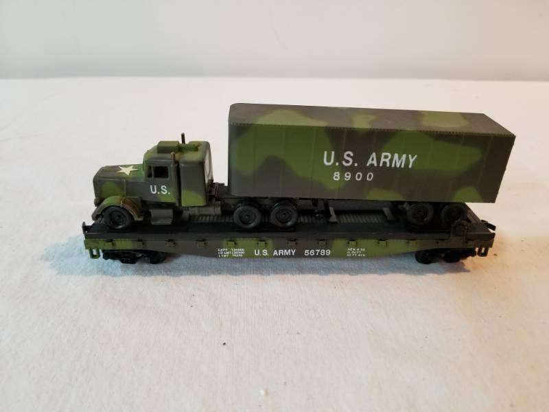 lot 7509 image: HO Scale Train Set US Army Flatbed Car Carrying Tractor Trailer Truck Fully Functioning