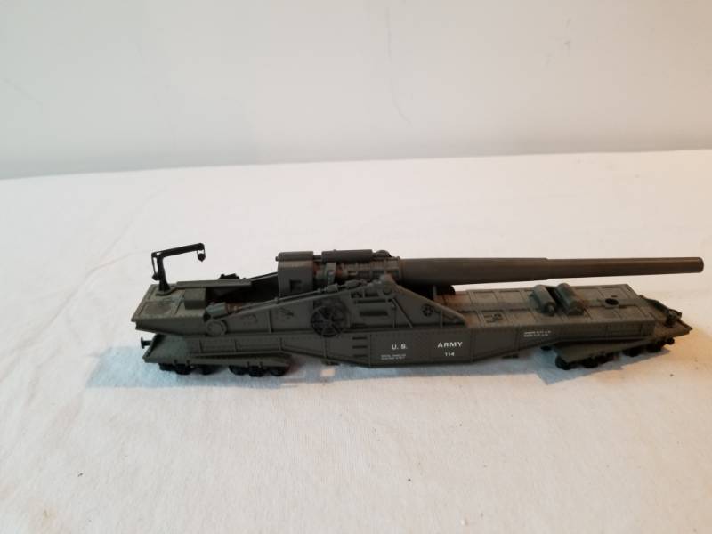 lot 7513 image: HO Scale Train Set US Army Flatbed Car Carrying Very Long Rocket Launcher Fully Functioning