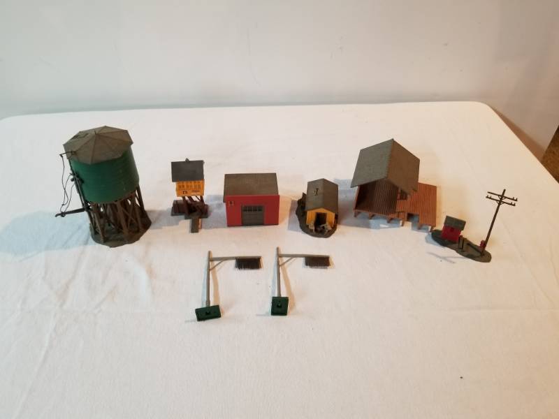 lot 7518 image: Misc Lot of Houses Sheds and Water Tanks for  HO Scale Train Setup