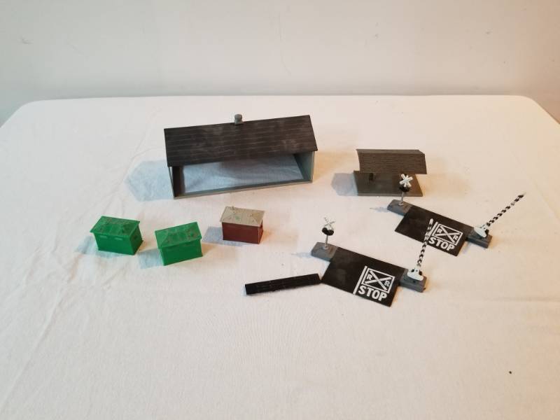 lot 7522 image: Misc Lot of Houses Sheds and RR Crossings for  HO Scale Train Setup