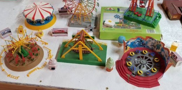 lot 7523 image: Misc Lot of Carousel,  Farris Wheel, Tilt a Whirl  and other rides for Carnival setup for  HO Scale Train Setup