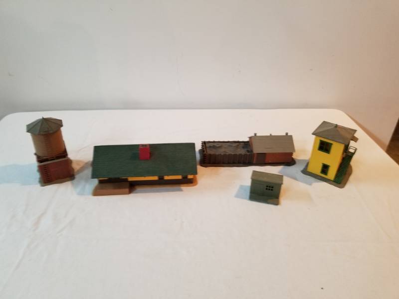 lot 7525 image: Misc Lot of Houses Sheds and Water Tanks for  HO Scale Train Setup