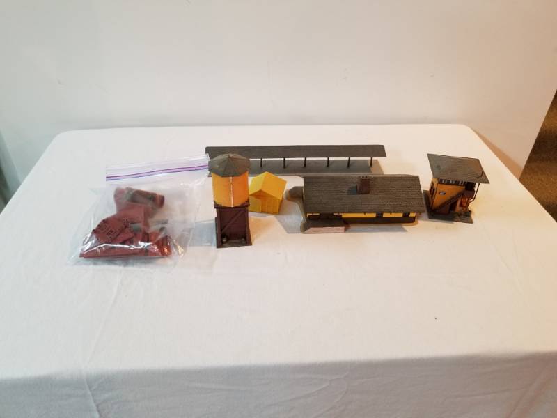 lot 7526 image: Misc Lot of Houses Sheds and Water Tanks for  HO Scale Train Setup