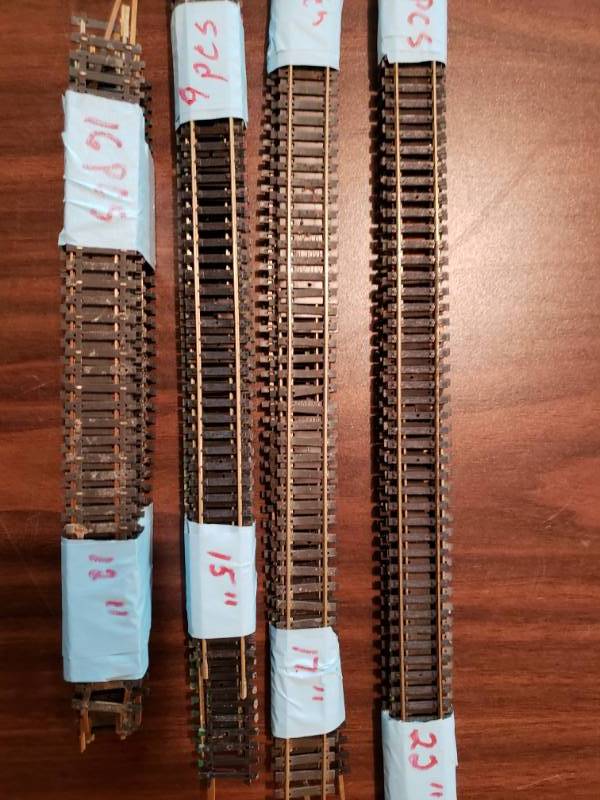 lot 7492 image: Lot of Various Lengths HO Scale Train Track - 12, 15, 17, 22 inch