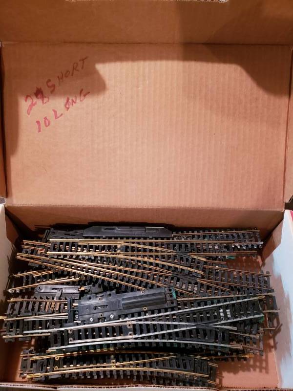 lot 7495 image: Box of Curved and Straight Mixed Right Hand Switch HO Scale Train Track