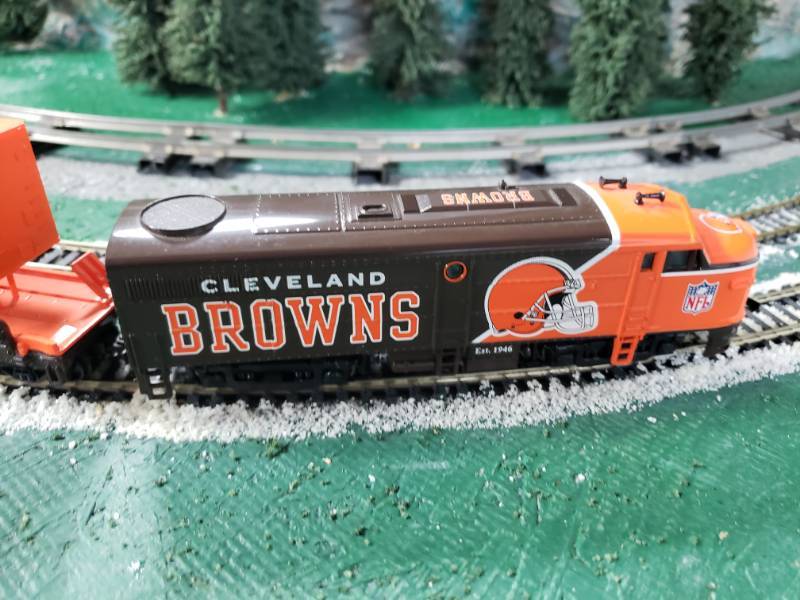 HO Scale Train Set Cleveland Browns Football Fully Functioning