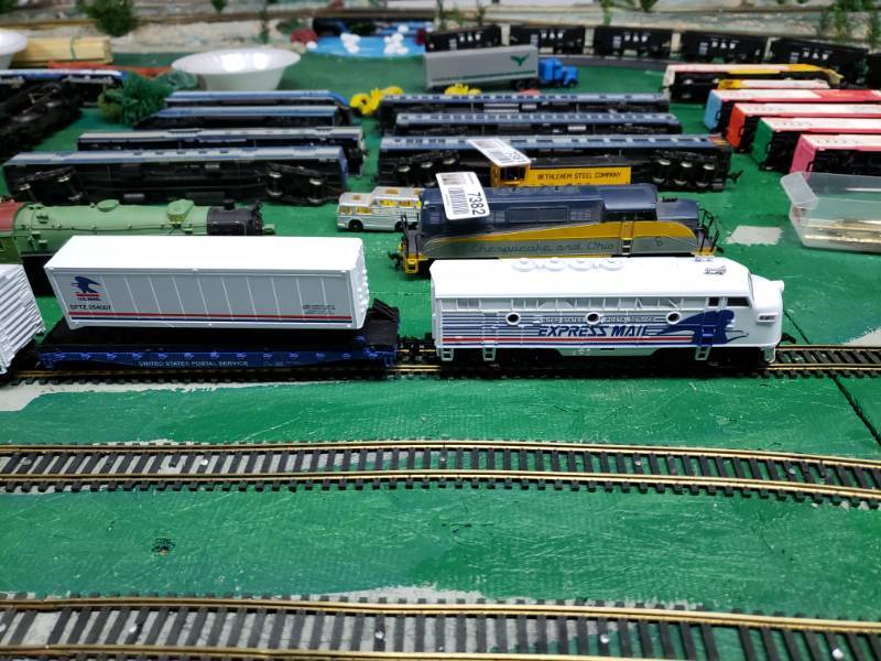lot 7385 image: HO Scale Train Set The Express USPS Ltd Ed. Collectors Set Fully Functioning See Video
