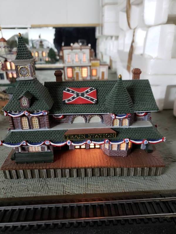 lot 7503 image: Hawthorne Village Confederate Station of Civil War Village Collection