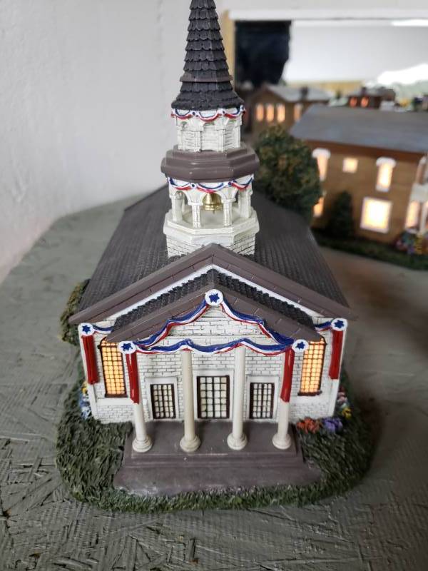 lot 7505 image: Hawthorne Village Amazing Grace Church of Civil War Village Collection