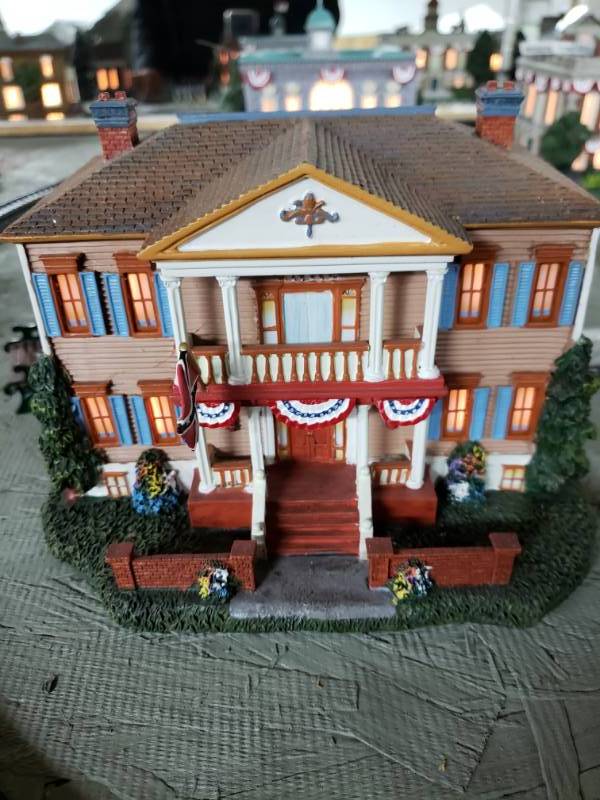 lot 7508 image: Hawthorne Village Southern Inn of Civil War Village Collection